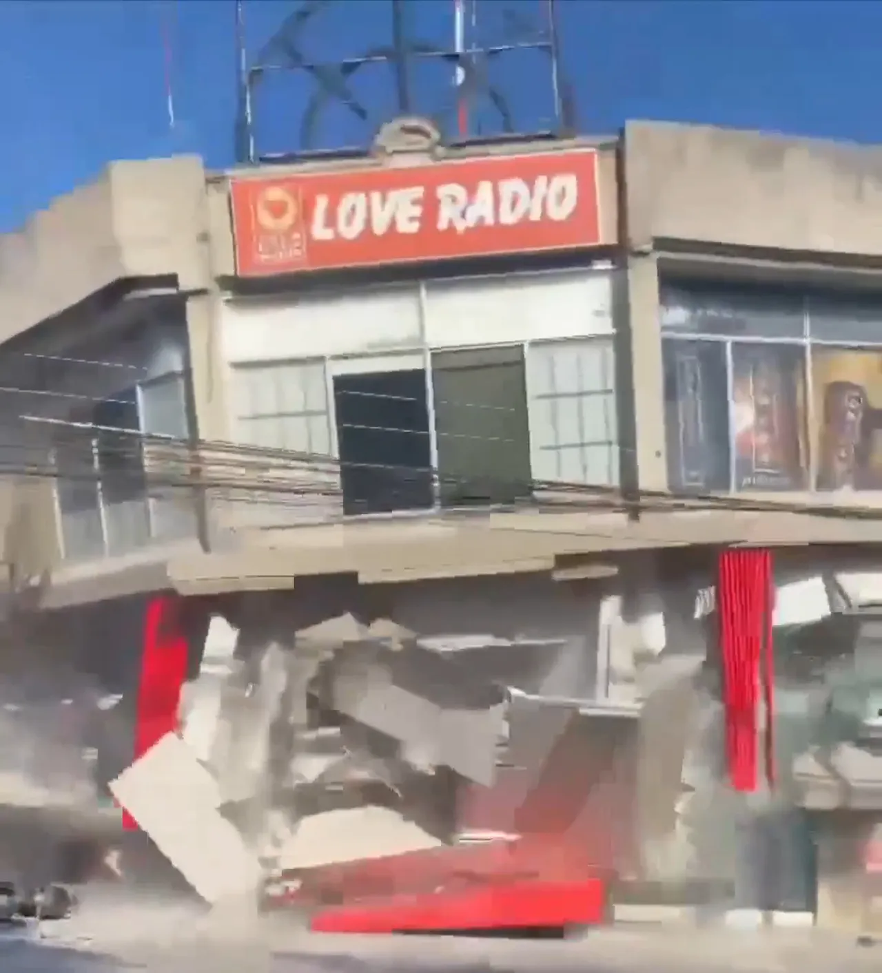 Filipinler 7.8'lik depremle sallandı! Birçok ülke için tsunami uyarısı yapıldı