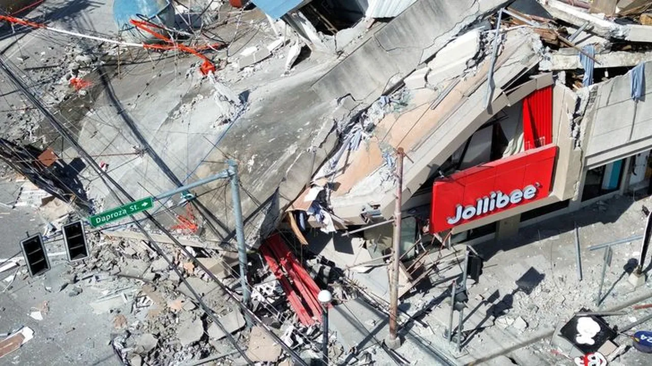 Filipinler 7.8'lik depremle sallandı! Birçok ülke için tsunami uyarısı yapıldı