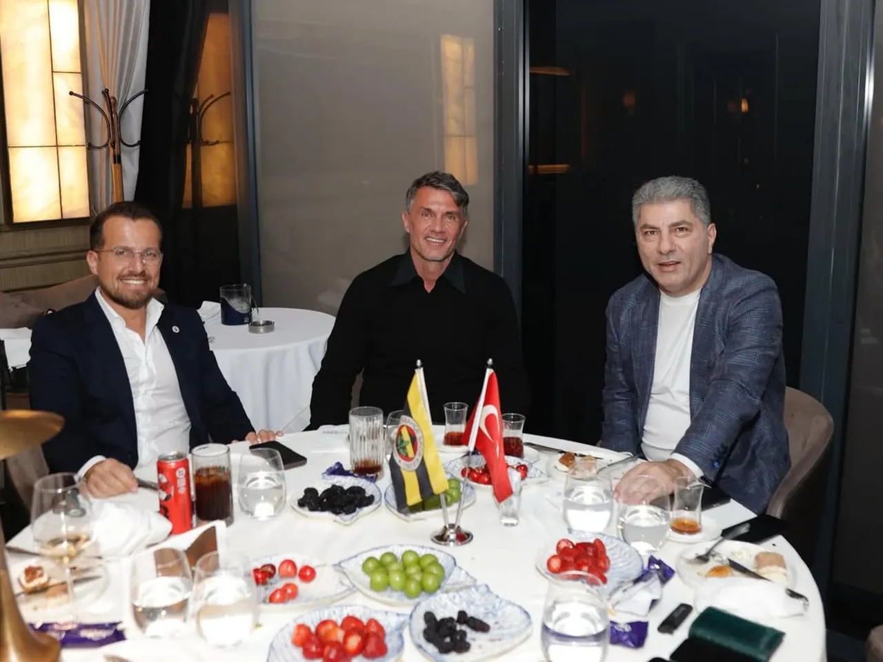 İtalyan eski futbolcu, Safi ile fotoğraflarını sosyal medyada paylaşmıştı.