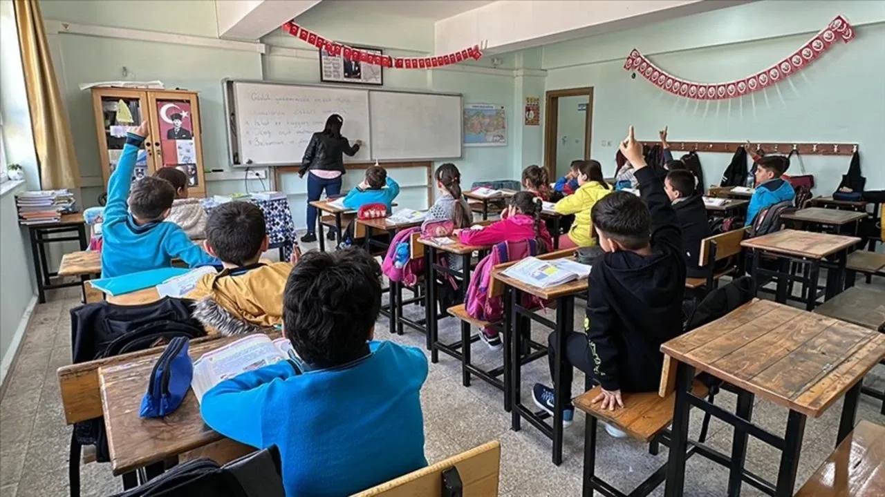 Karneler ne zaman dağıtılacak, 12 Haziran yaz tatili başlıyor mu? İşte 2026 yaz tatili tarihi