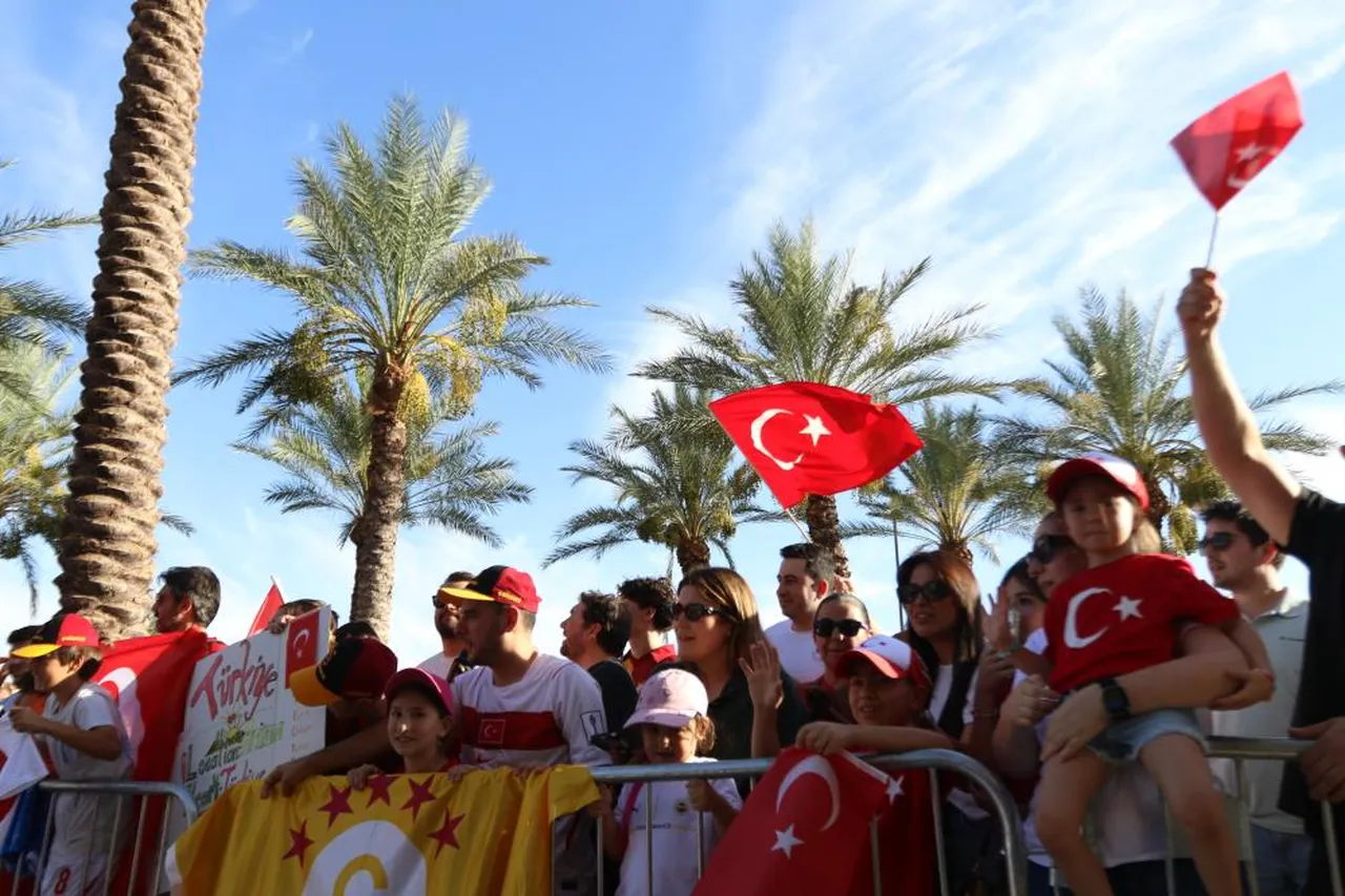 Milli futbolculara Arizona'da coşkulu karşılama!