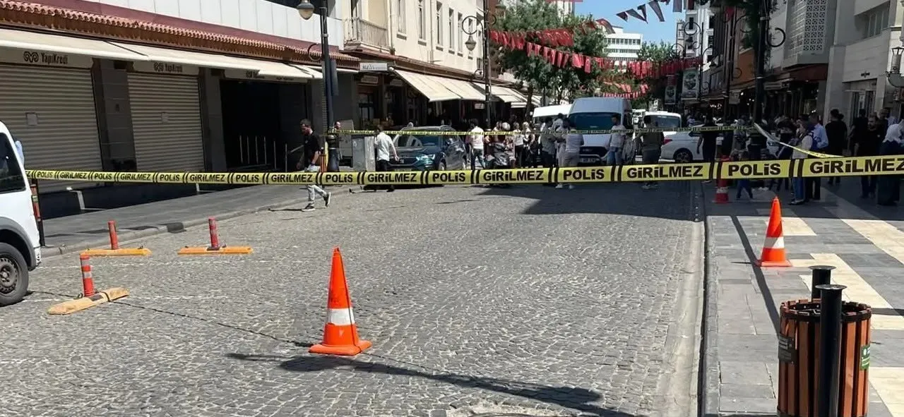Rahmi Koç'un sözlerinin ardından... Bu kez de banka şubesine silahlı saldırı