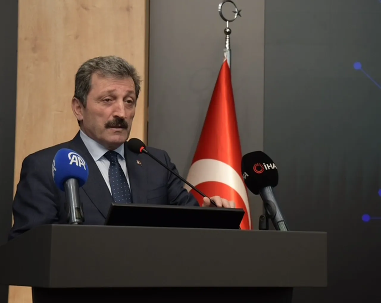 Orhan Tavlı