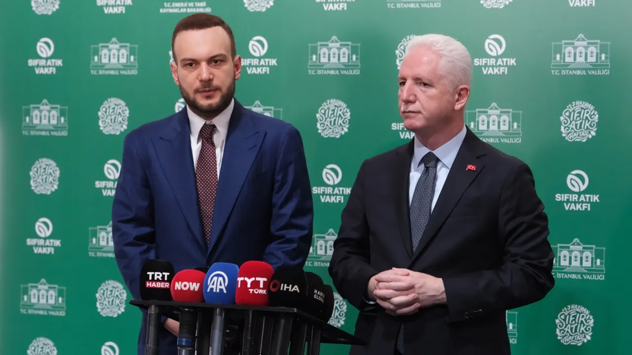 Sıfır Atık Vakfı Başkanı ve COP31 Yüksek Düzeyli İklim Şampiyonu Samed Ağırbaş ve İstanbul Valisi Davut Gül