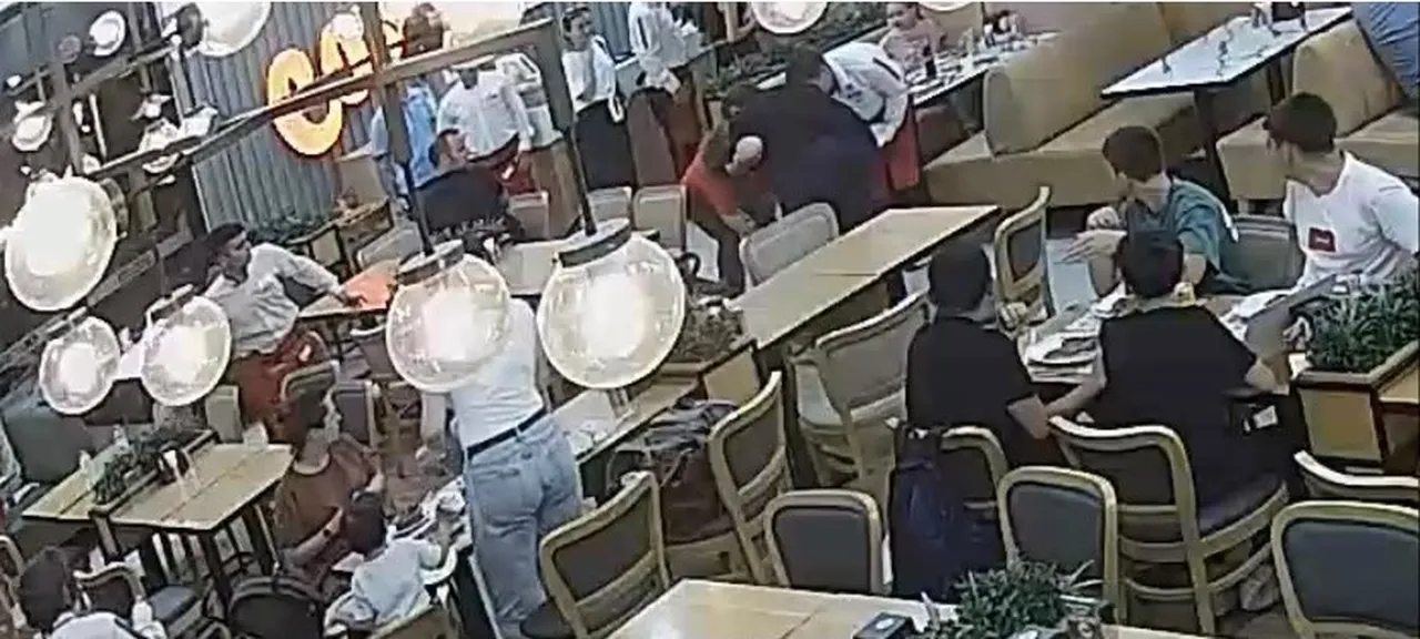Ünlü döner zincirinde skandal! Kızgın yağ şovu yaparken 2 yaşındaki bebeği yaktılar