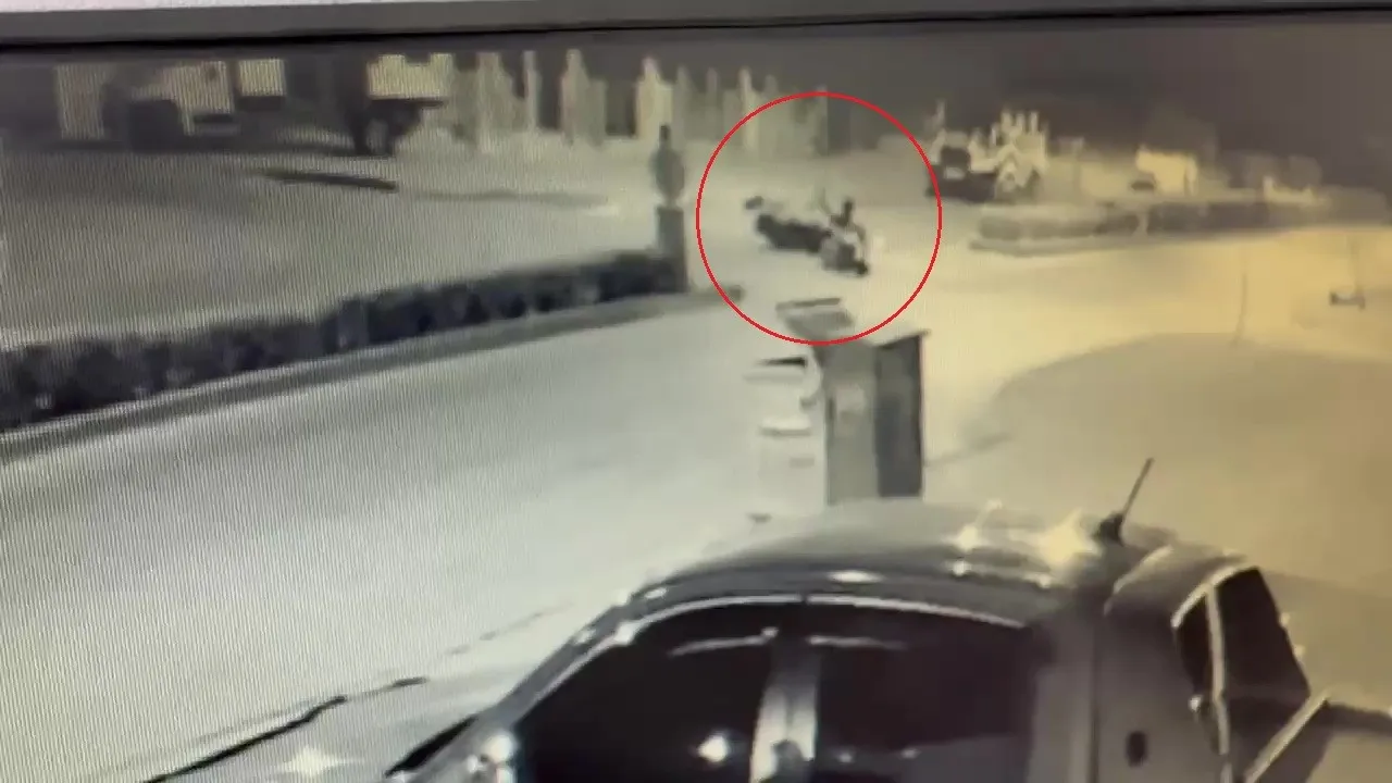 Antalya'da vicdansız sürücü kamerada! Motosikletliye çarpıp arkasına bakmadan kaçtı