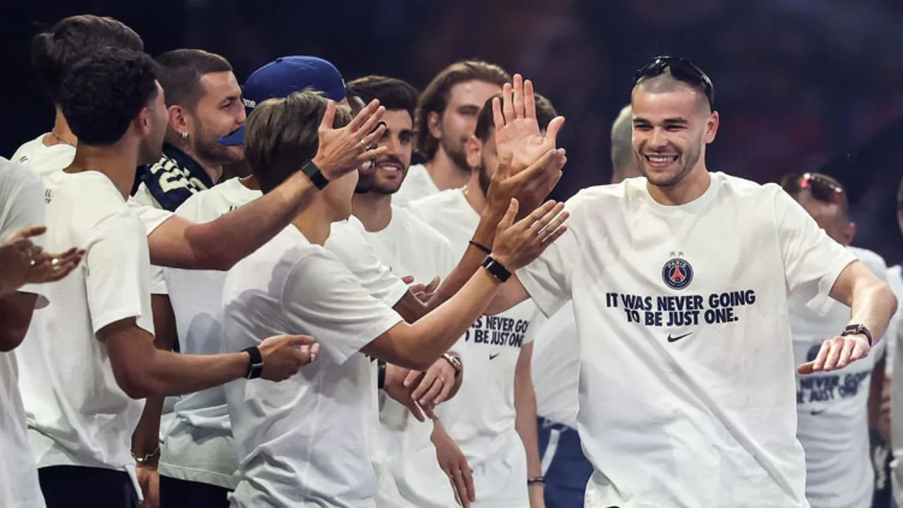 PSG'NİN KAPISI ÇALINDI