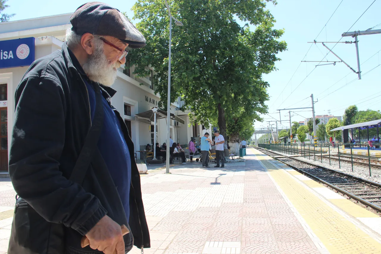Bir zamanlar şirket sahibiydi! Şimdi trenlerde yaşıyor