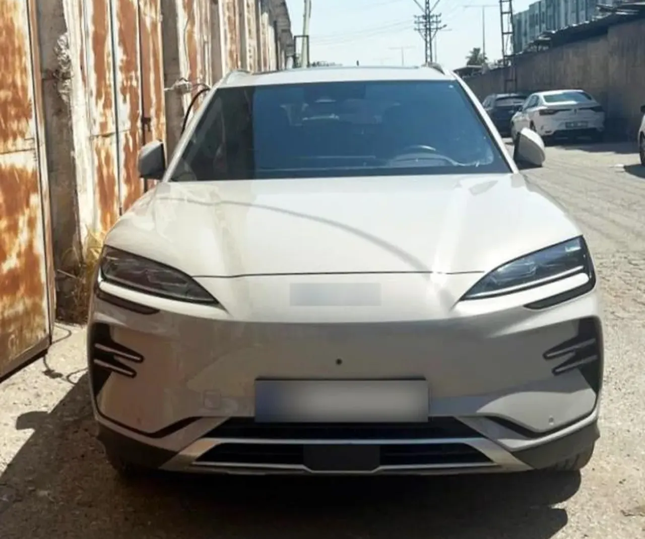 Düzeneğe ekipler de şaşırdı! Araç şarj etmek için kullanılan yöntem pes dedirtti