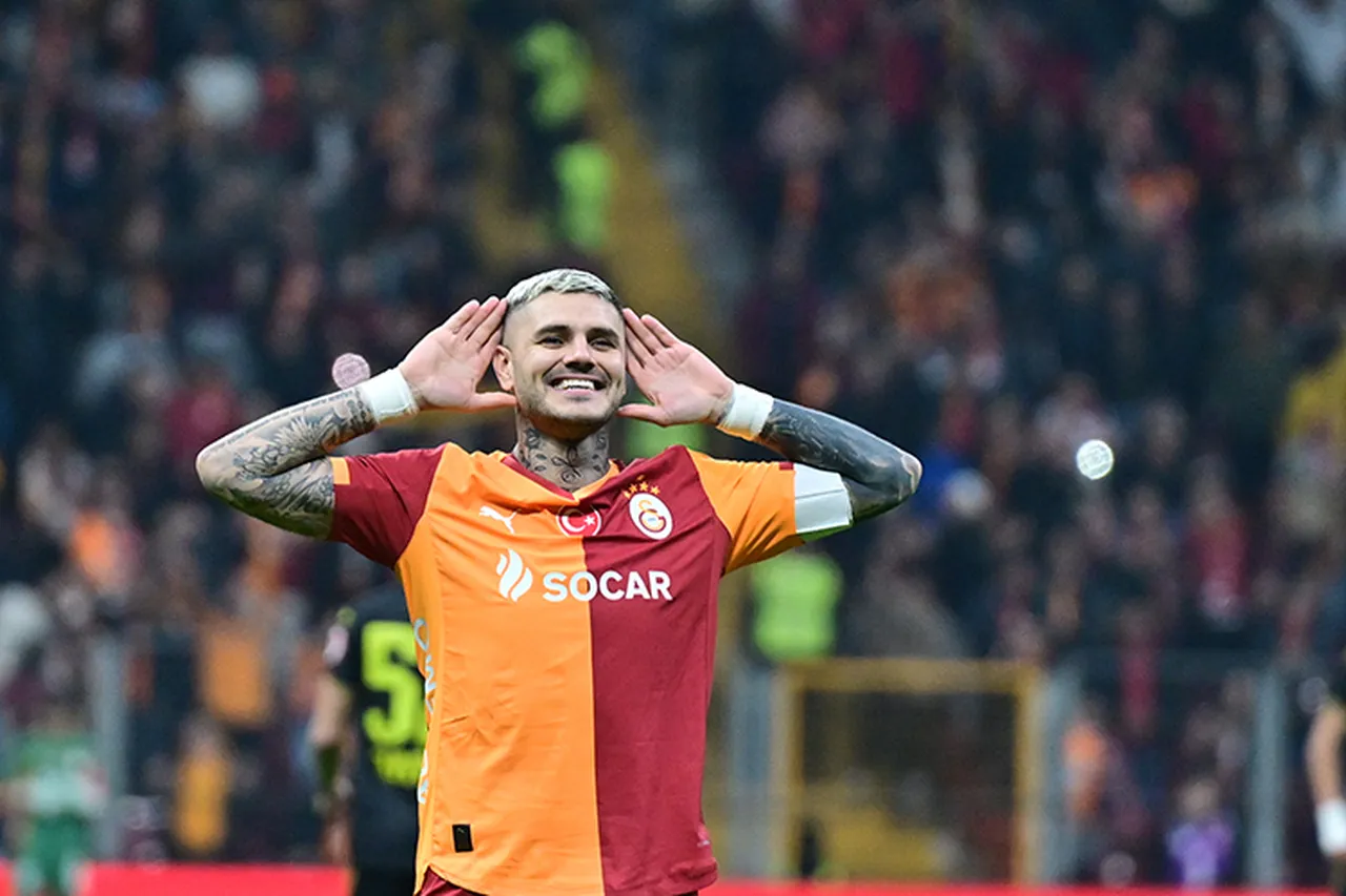 33 yaşındaki futbolcu, Galatasaray'da geçirdiği 4 sezonda 4 Süper Lig şampiyonluğu yaşadı.