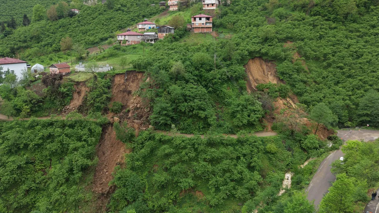 Giresun'da heyelan tehlikesi: 21 ev boşaltıldı