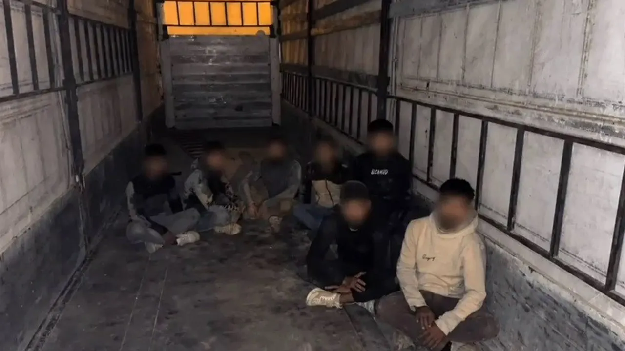 Hatay'da durdurulan tırdan çok sayıda göçmen çıktı