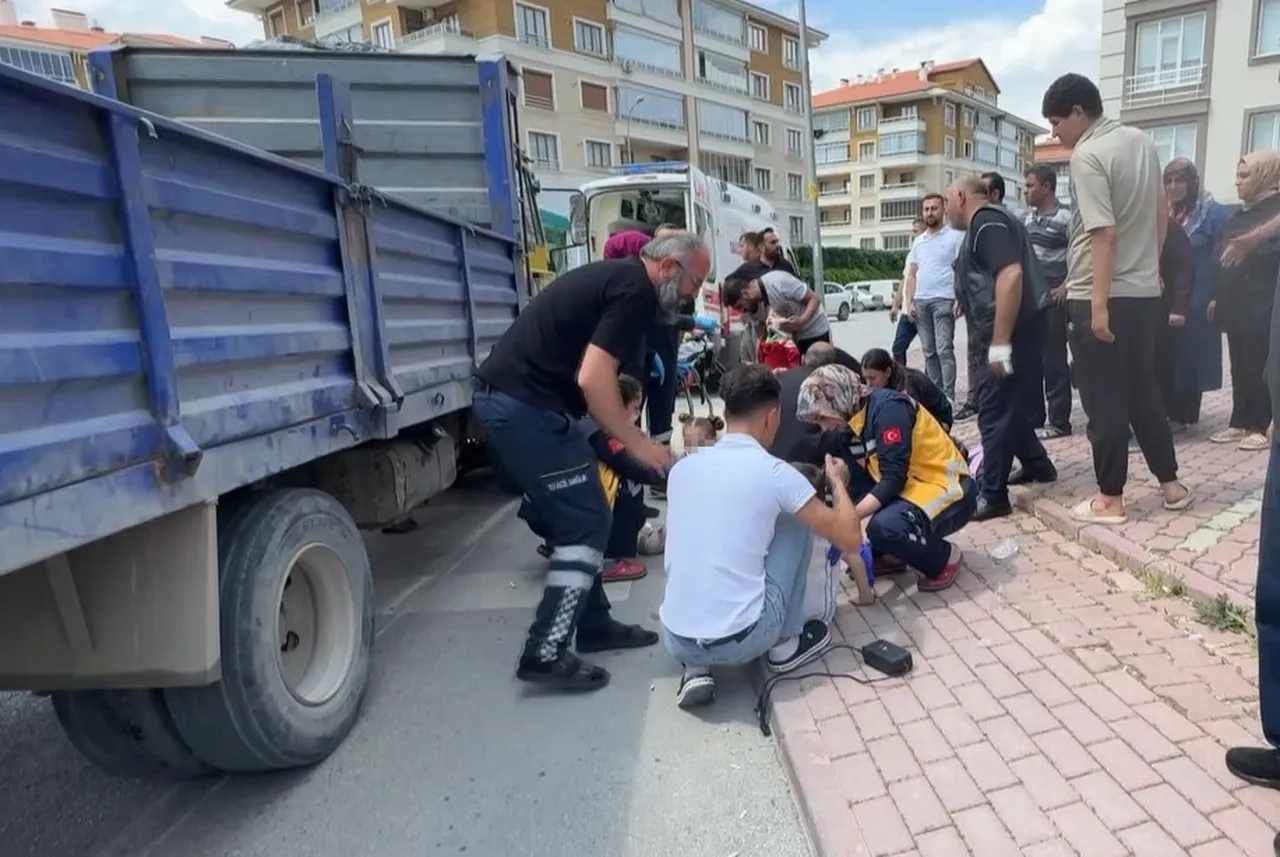 Konya’da kamyonet elektrikli bisiklete çarptı: 3’ü çocuk 4 yaralı