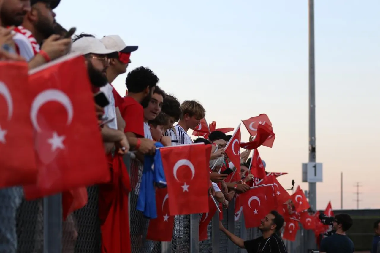 Milli Takım, Arizona'daki ilk idmanını yaptı! Taraftarlardan büyük ilgi