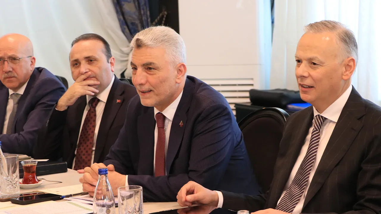 Ticaret Bakanı Bolat duyurdu: Türk bankaları Suriye’de şubeler açacak