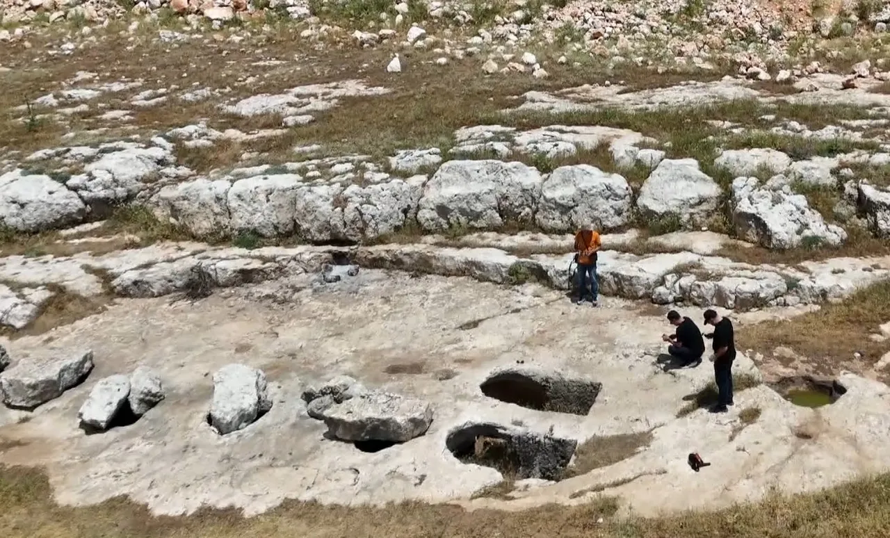 25 metre uzunluğunda, 10 metre genişliğinde! Tesadüfen keşfedildi, bölge halkını heyecanlandırdı
