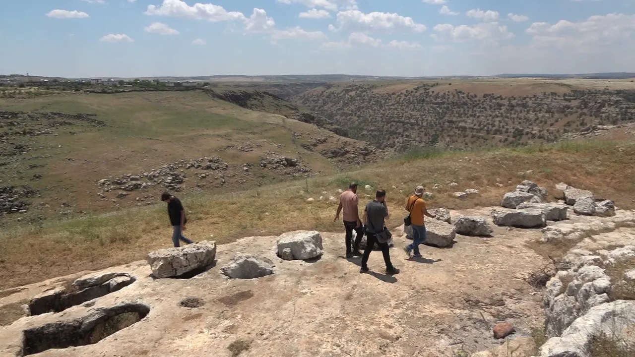 25 metre uzunluğunda, 10 metre genişliğinde! Tesadüfen keşfedildi, bölge halkını heyecanlandırdı