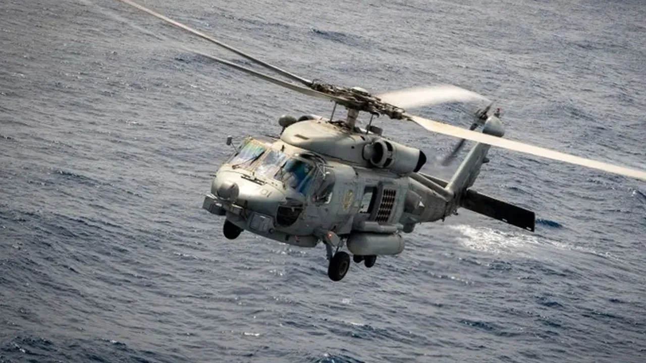 ABD ordusuna ait helikopter Umman Denizi'ne acil iniş yaptı! Mürettebattan biri kayıp