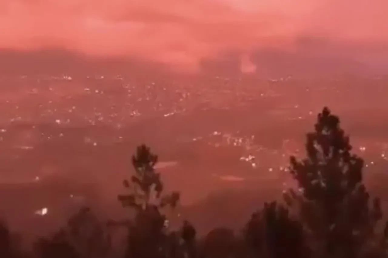 Depremle sarsılan Venezuelada korkutan manzara! Gökyüzü kırmızıya büründü