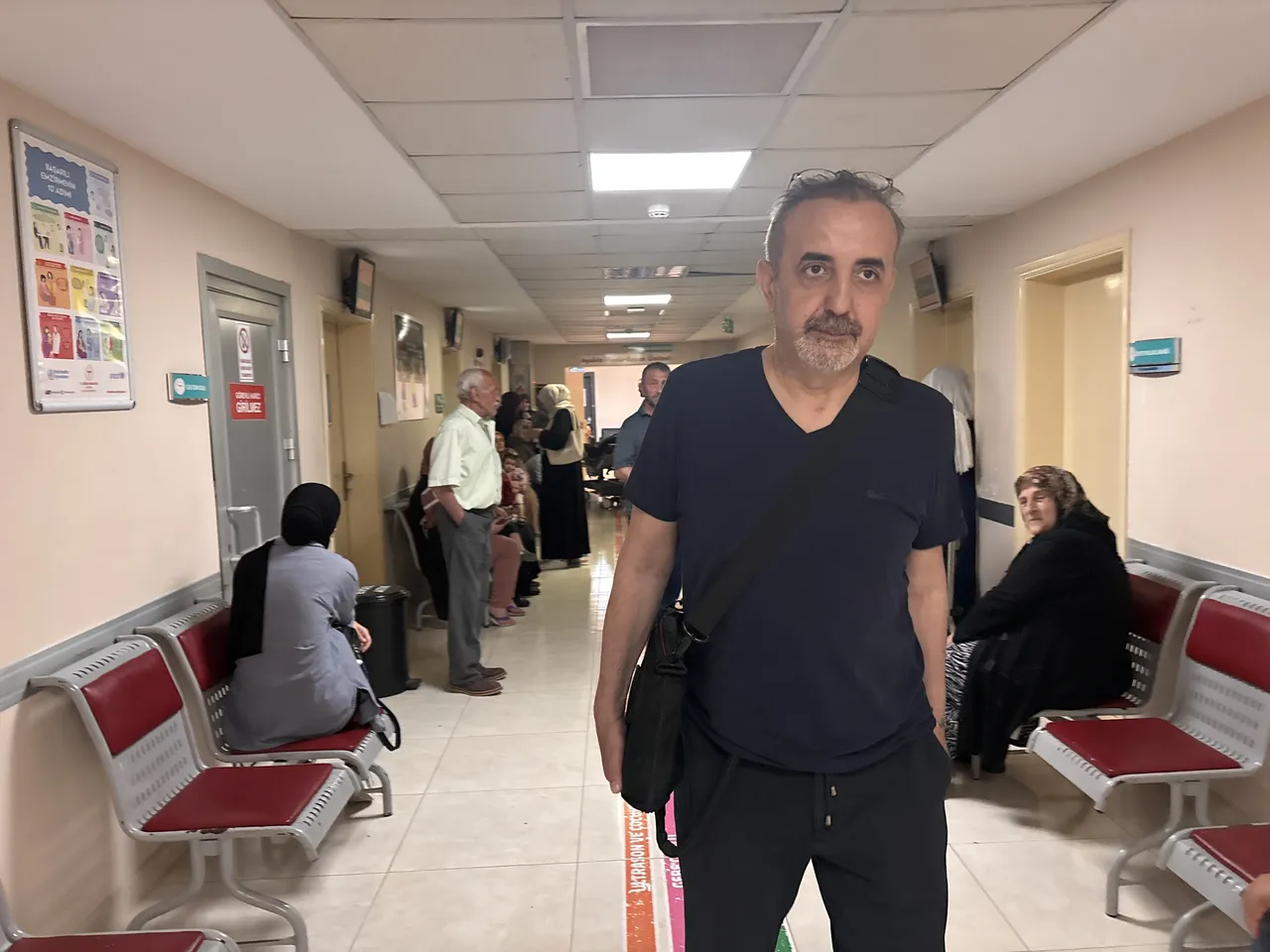Kalbini boynunda taşıyor! Başhekimin şaşırtan hikayesi… Gören para çantası sanıyor