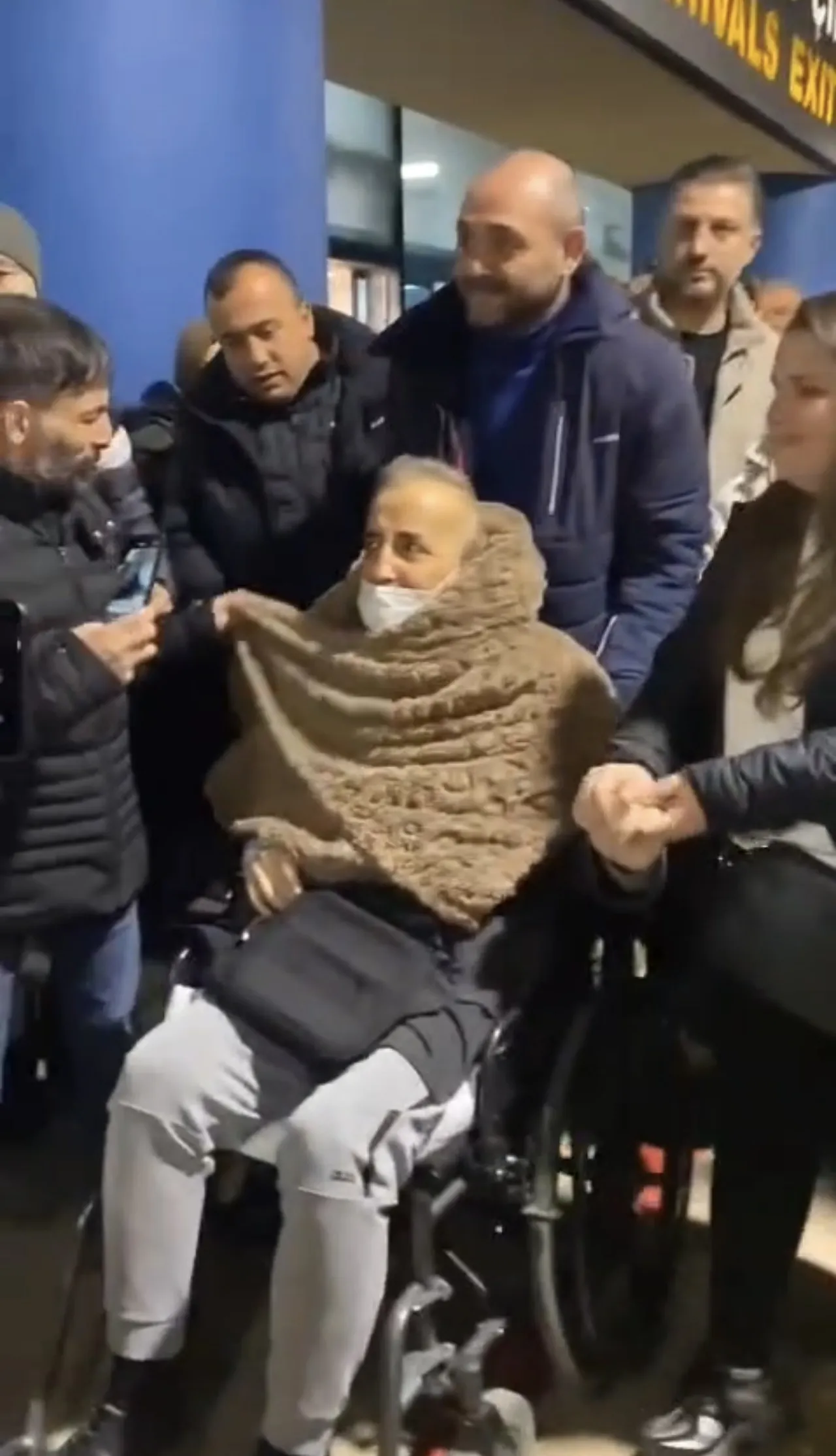 Kalbini boynunda taşıyor! Başhekimin şaşırtan hikayesi… Gören para çantası sanıyor
