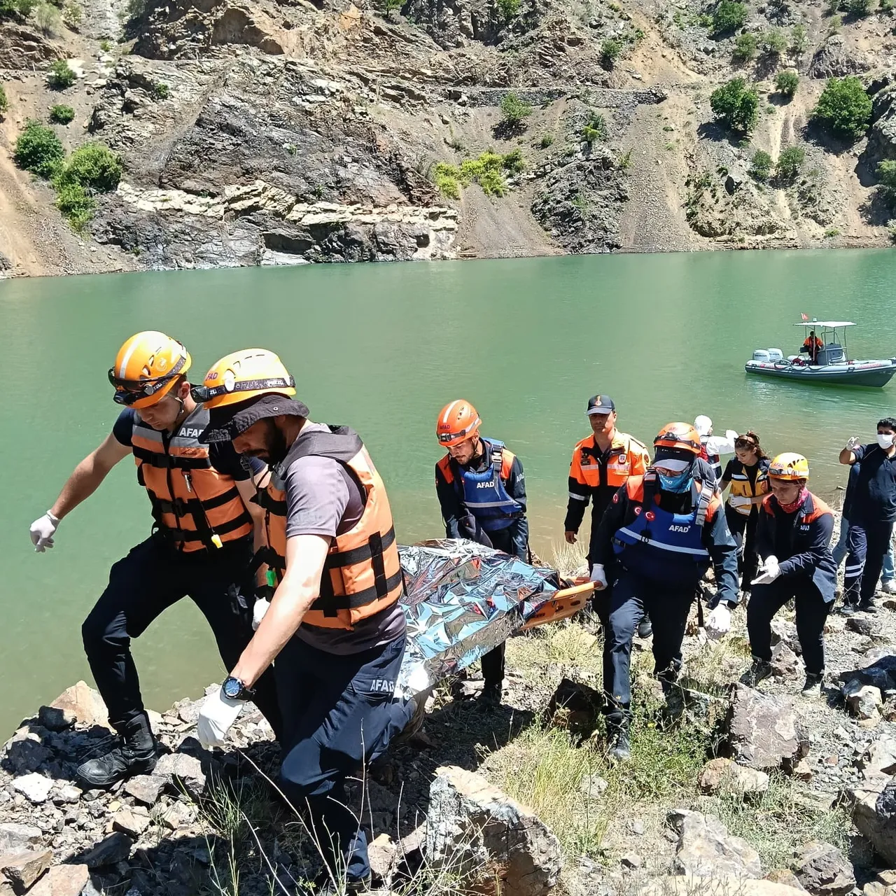 Kamyonet dereye uçmuştu! 17 gün aranan babanın cesedi bulundu