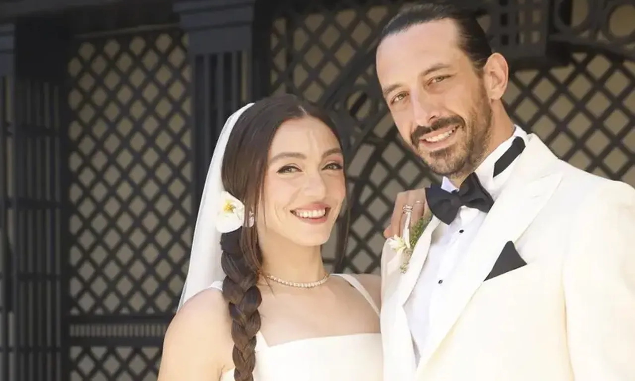 Merve Dizdar'dan bebek müjdesi! İlk kez anne olmaya hazırlanıyor