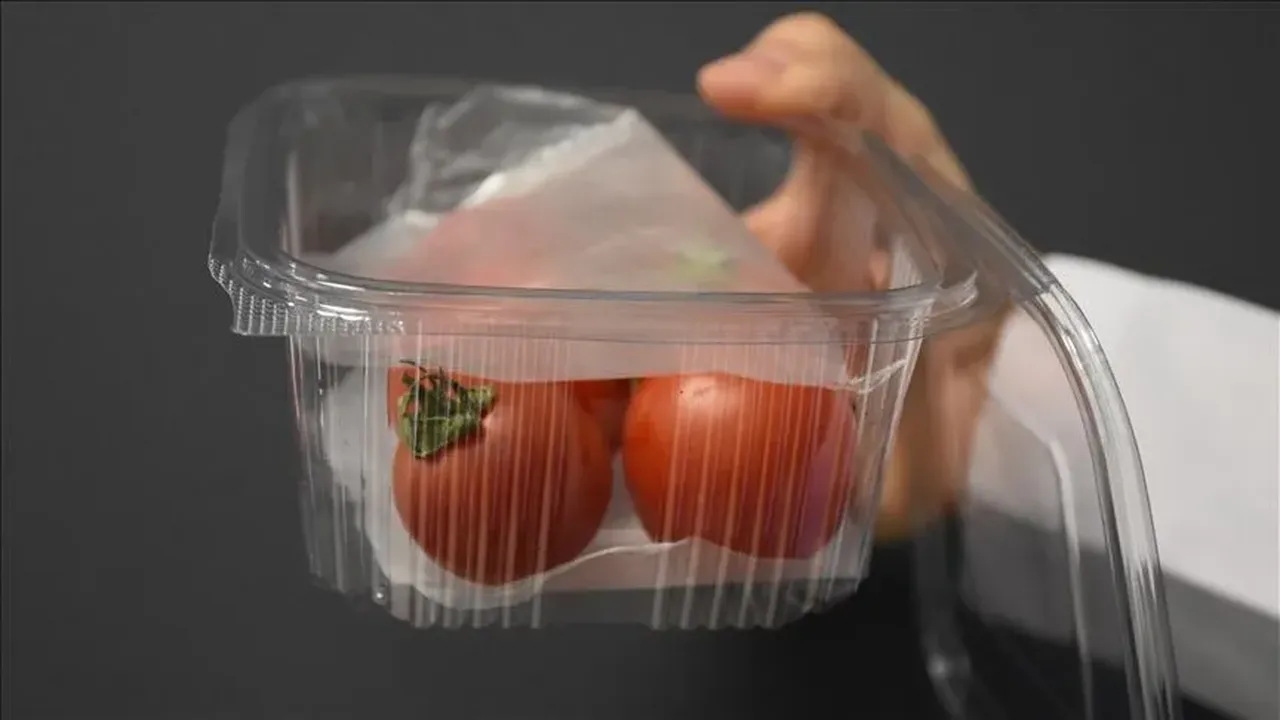 Poşetlerden mutfağa: 20 kilo plastik yiyoruz