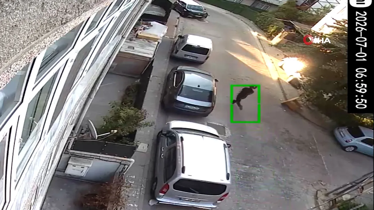Pusu kuran kasklı saldırgan kurşun yağdırdı! Ağır yaralanan adam hastaneye kaldırıldı
