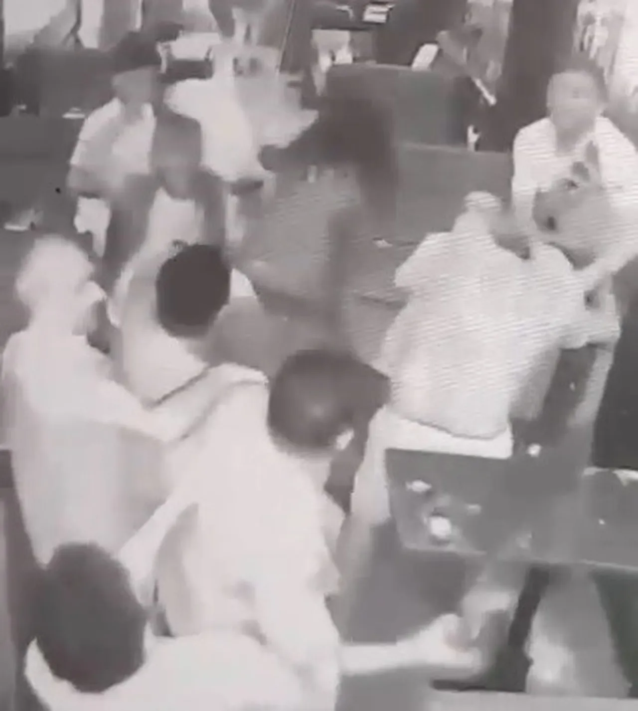 Şişeyle vurdu, saniyeler sonra bıçaklandı! İzmir'de eğlence mekanında ‘yüksek hesap’ dehşeti