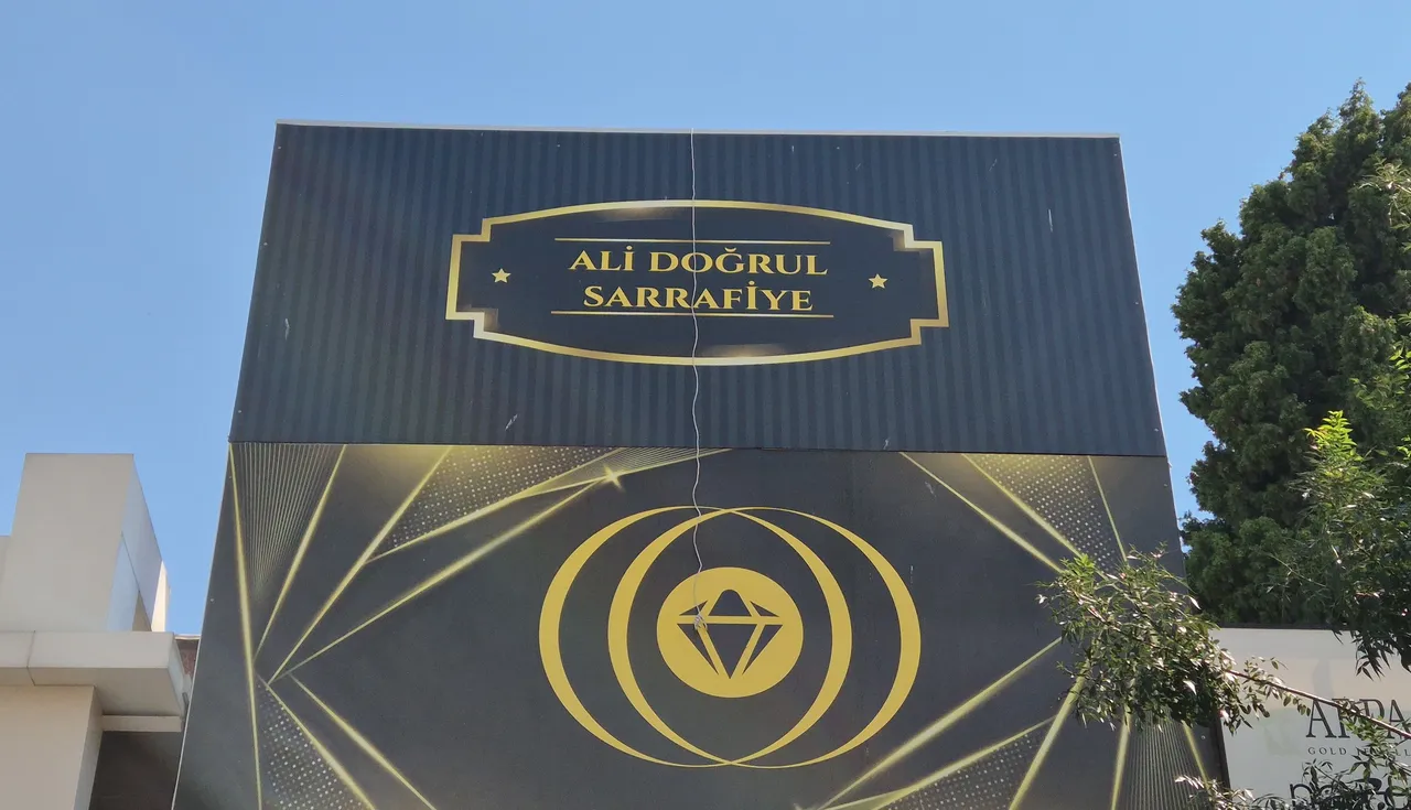 "1 kilo altın bırak, her ay 10 altın al" vaadiyle dolandırdı! Her yerde aranıyor
