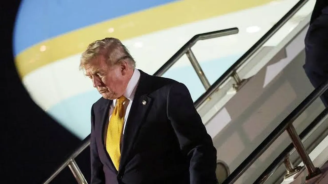 Ankara Zirvesi dönüşü Trumpın uçağında ilginç talimat! İlk kez duyurdular