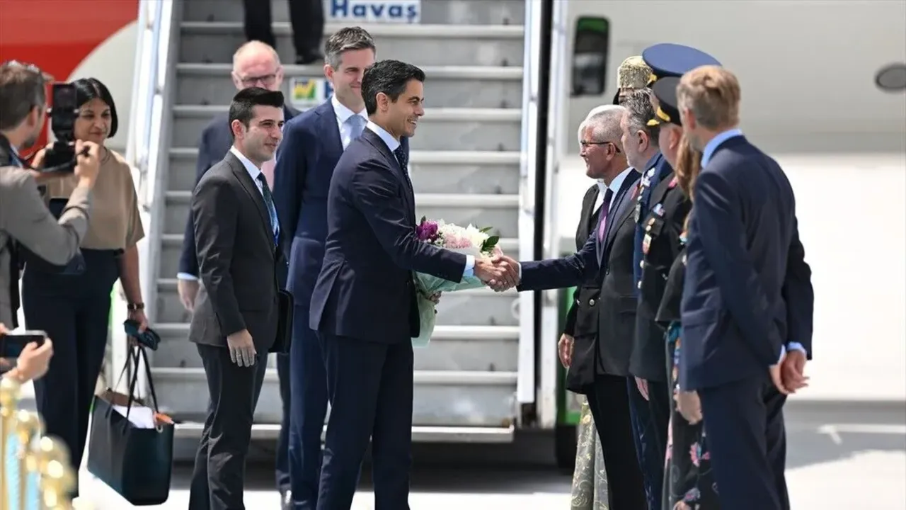 Ankara’da dünya liderlerini şaşırtan sürpriz: Cumhurbaşkanı Erdoğan’ın hediyesi sonrası Kanada Başbakanı'ndan dikkat çeken gönderme