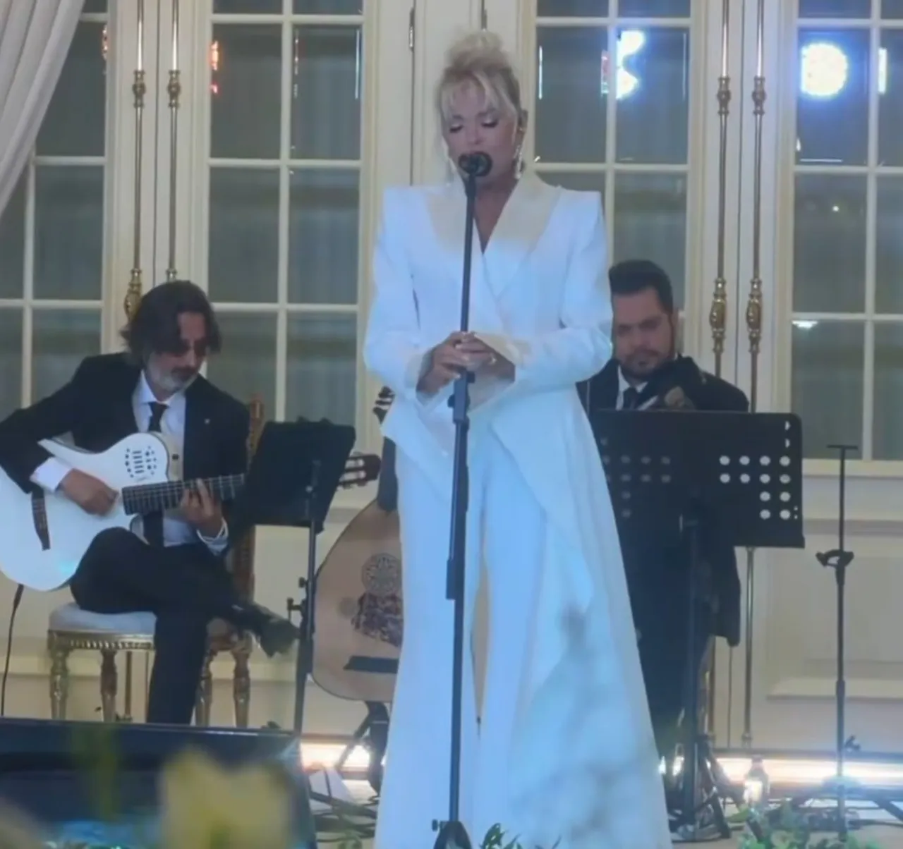 Emine Erdoğan'ın lider eşleri için verdiği yemekte 'Ajda Pekkan' sürprizi
