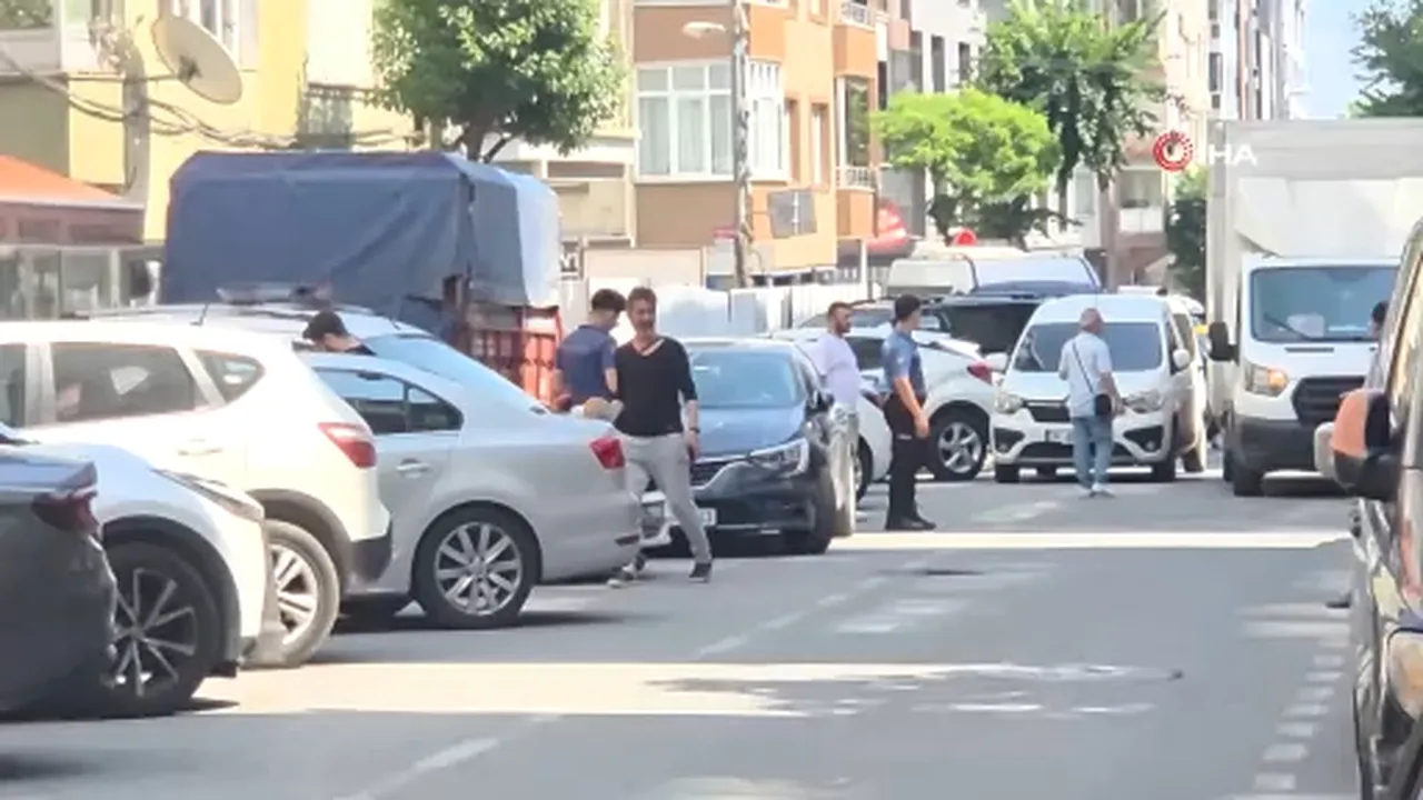 Gündüz vakti silahlı saldırı: Market sahibine sokak ortasında kurşun yağdırdı!