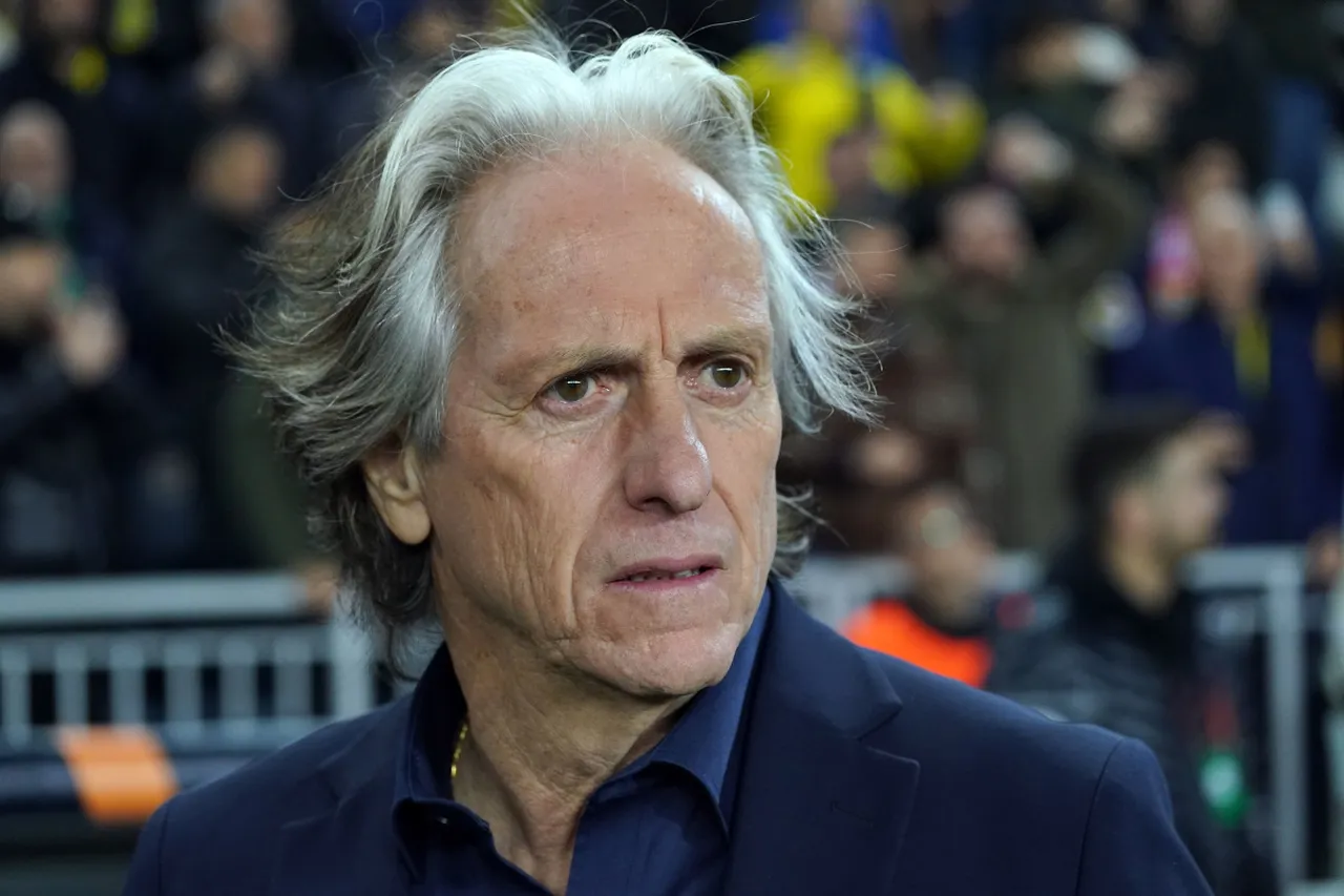 Jorge Jesus, Benfica'da 3'ü lig şampiyonluğu olmak üzere 10 kupa kazandı.