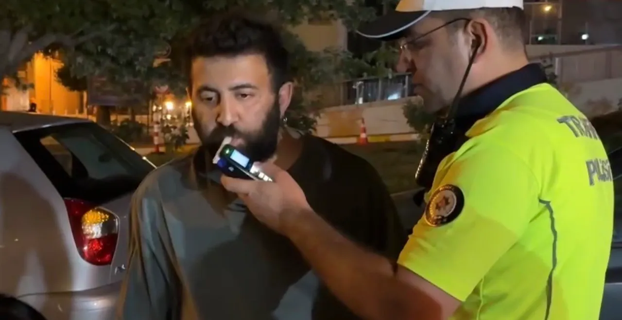 Korkarak üflediği alkolmetrede sonuç sıfır çıkınca sevinçten yerinde duramadı