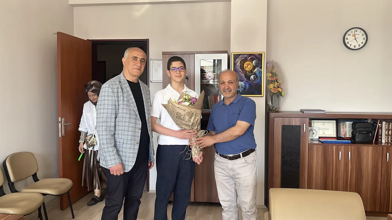 LGS’de Türkiye birincisi olan öğrenci başarıya giden yolu anlattı