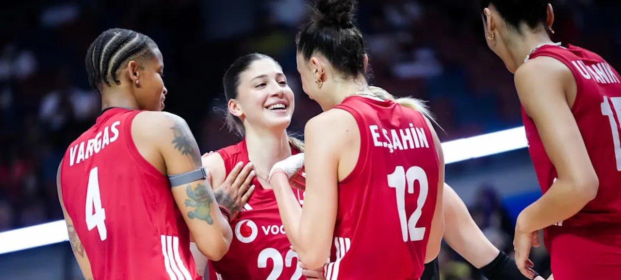 Türkiye, Voleybol Milletler Ligi'nin 102uncu maçında ABD'ye 3-2 mağlup oldu.