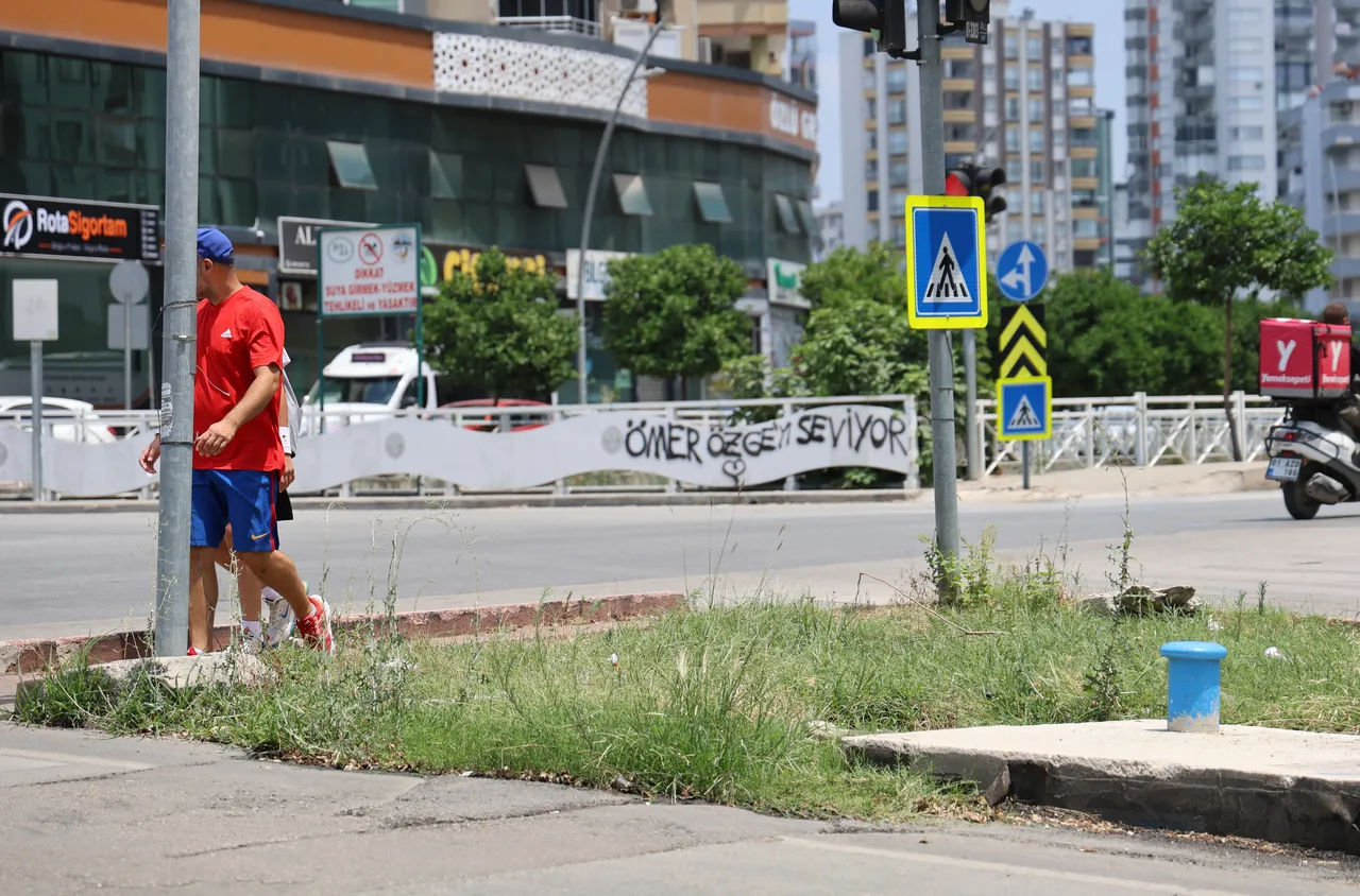 Paradan sonra duvarlara da yazdılar! Şehir ayağa kalktı, vatandaşlardan tepki yağdı