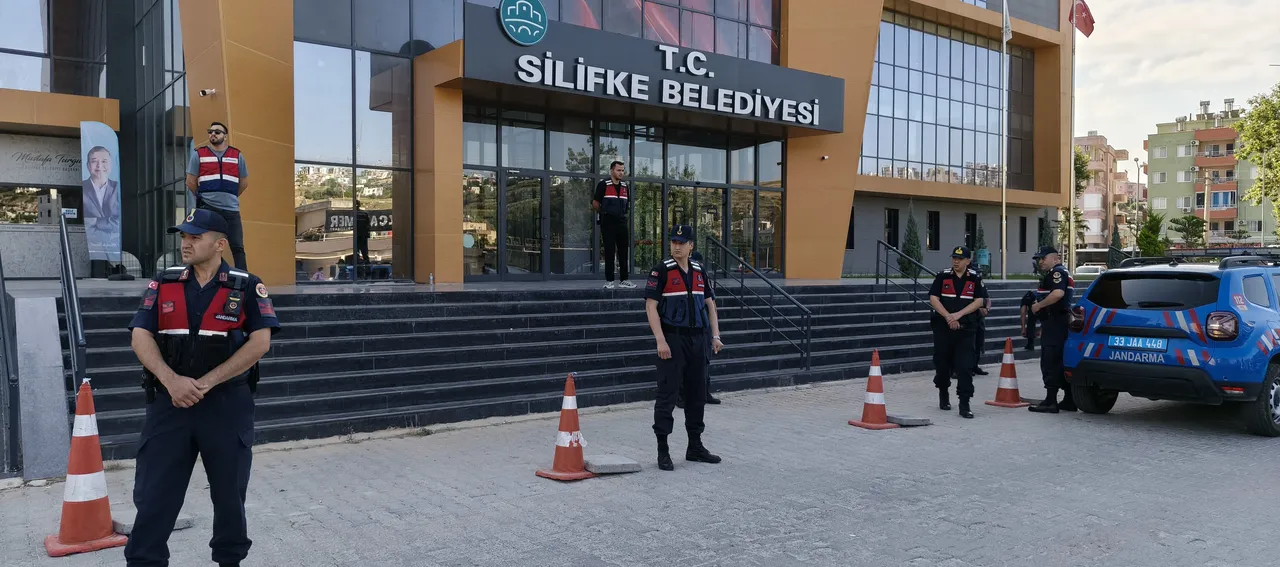 Silifke Belediyesi'ndeki rüşvet operasyonunda yeni dalga! Serbest bırakılan başkan yardımcısı tutuklandı