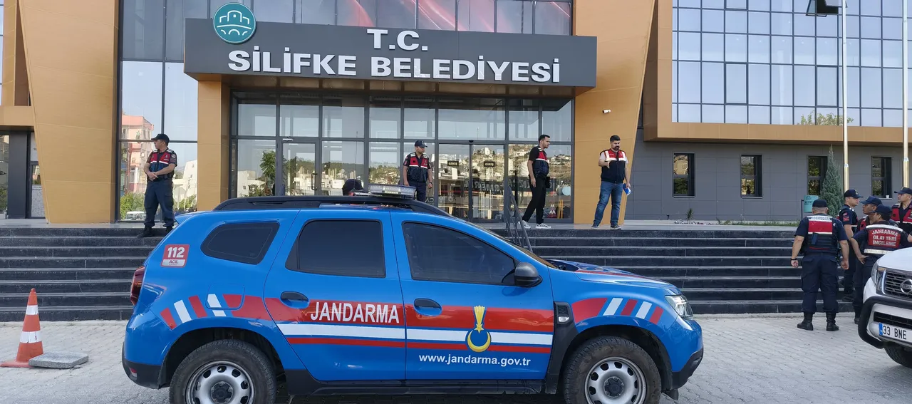 Silifke Belediyesi'ndeki rüşvet operasyonunda yeni dalga! Serbest bırakılan başkan yardımcısı tutuklandı