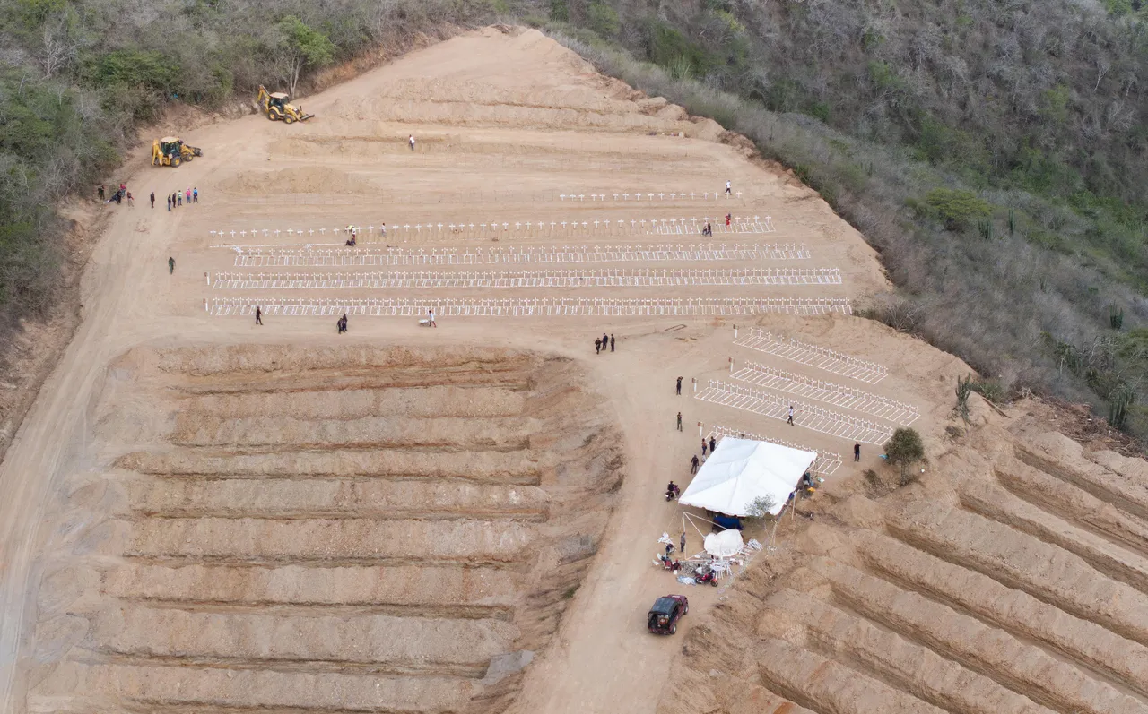 7,2 Ve 7,5'lik deprem sonrası toplu mezarlar açıldı! 30 bin insan bulunamıyor