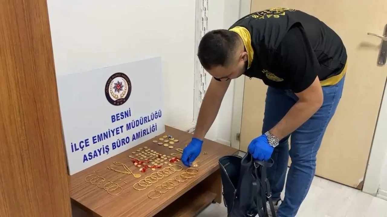Bulduğu çantadan 6.5 milyon liralık altın çıktı! Hemen polise gitti