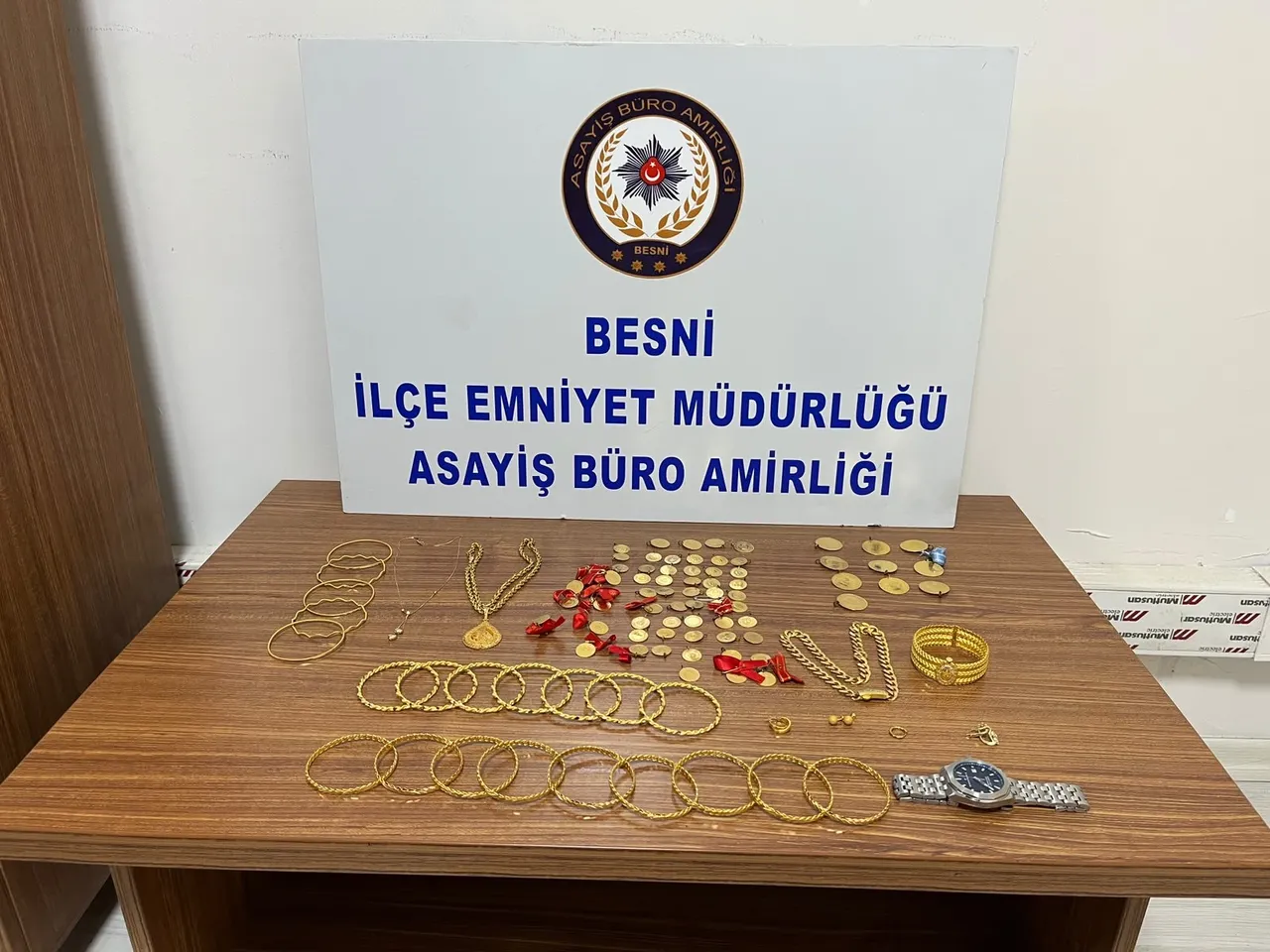 Bulduğu çantadan 6.5 milyon liralık altın çıktı! Hemen polise gitti