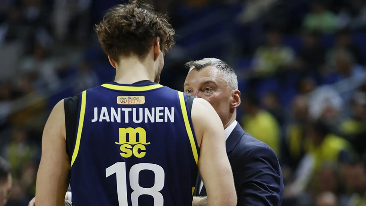 Çubuklu formaya 3 kupayla veda etti: Fenerbahçe'den teşekkür