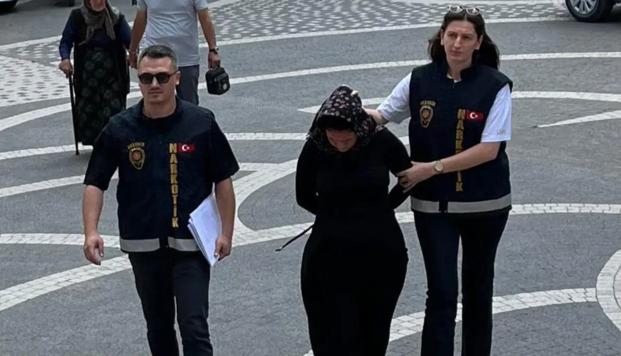 Tutuklu oğlunu ziyarete gitti, üzerinden 18 uyuşturucu hap çıktı