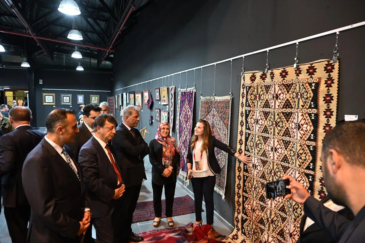 Van’da 9 gün sürecek kültür, sanat ve lezzet şöleni başladı