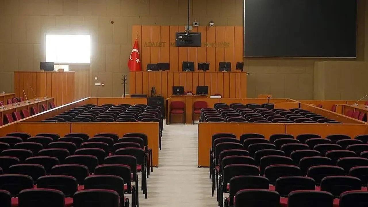 15 Temmuz'a "tiyatro" dediği iddia edilen 2 CHP'li hakkında karar! Mahkeme adli kontrol verdi