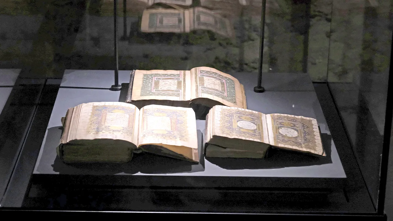 300 senelik koleksiyon sergileniyor: Reisülküttabın el yazması yadigârları